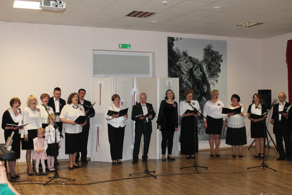 JAUNDIBINĀTAJĀ KOLEKTĪVĀ — Jaunjelgavas novada jauktajā korī “Vīgante” — dziedās arī Staburaga pagasta dziedošo kolektīvu dalībnieki.


Autors: no “Staburaga” arhīva