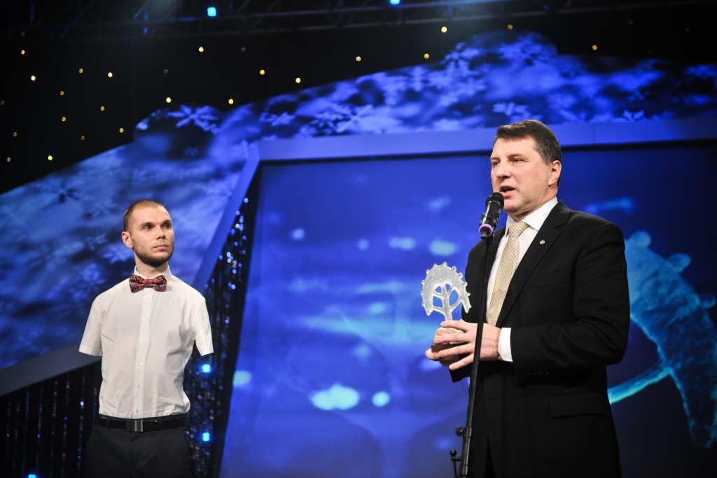 Bebrēnietis Gatis Caunītis laikraksta “Diena” un telekompānijas TV3 rīkotajā pasākumā “Latvijas lepnums 2016” šogad no Valsts prezidenta Raimonda Vējoņa saņēma balvu nominācijā “Caur ērkšķiem uz zvaigznēm”.


Autors: Kristaps Kalns  (“Dienas mediji”) foto