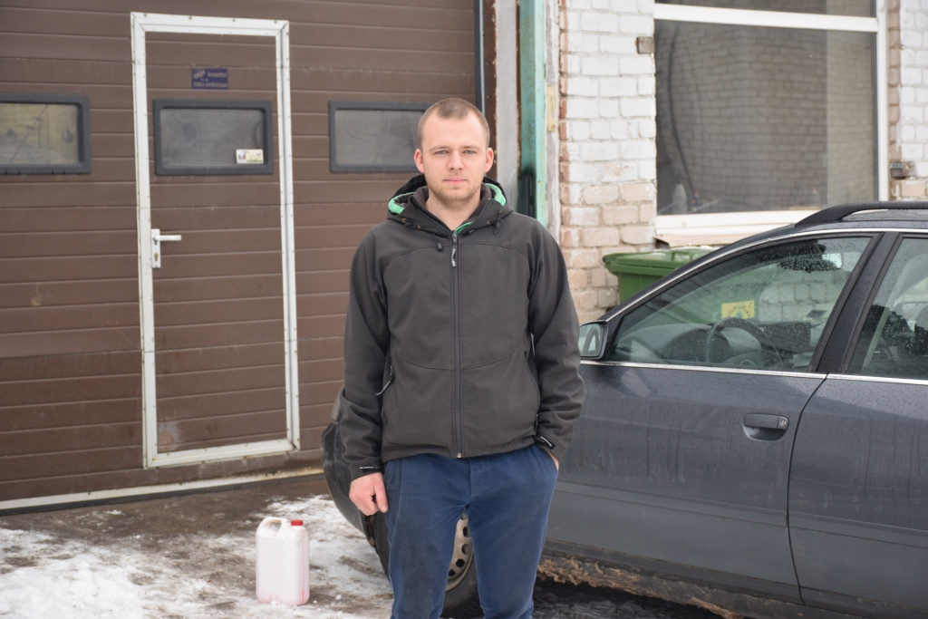 Skrīverietis Pēteris Kondrāts. Uzņēmējs, daudzbērnu ģimenes galva, kurš izmanto citu piedāvātās atlaides kuplajām ģimenēm, tāpēc arī pats iesaistījies daudzbērnu ģimeņu atbalsta programmā, piedāvājot atlaidi autoservisā “PK System” Aizkrauklē. 