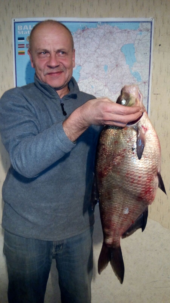 Līdz rekordam nedaudz pietrūkst. Brekša svars — 4250 gramu. 

Autors: no A. Plakaņa albuma