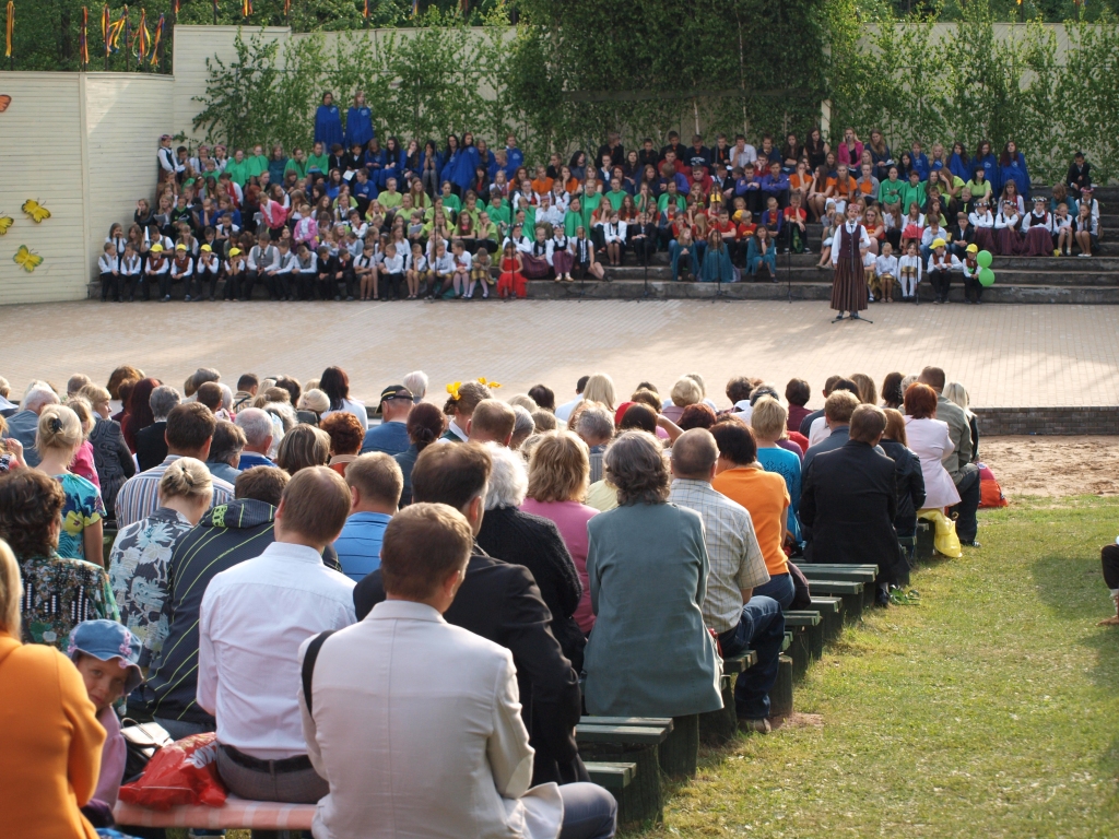Neretas Dzirnavu saliņā pirms trim gadiem. Viens no apmeklētākajiem pasākumiem — Aizkraukles reģiona skolēnu dziesmu un deju svētki. 


Autors: no “Staburaga” arhīva