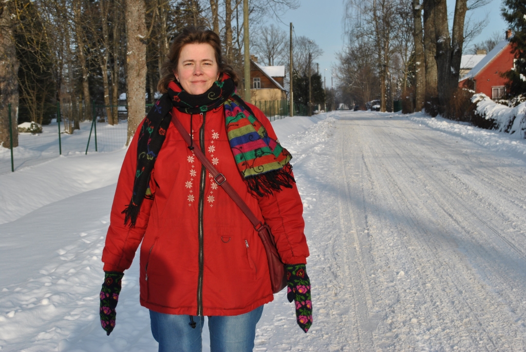 Ilona Burka: “Cilvēkiem bail satikt sevi. No sevis labi var aizbēgt darbā. Depresija ir tāpēc, ka atkal esi saticis savu “stulbo es”. Bet es savu “stulbo es” izbaudu.”
Autors: Inga Patmalniece