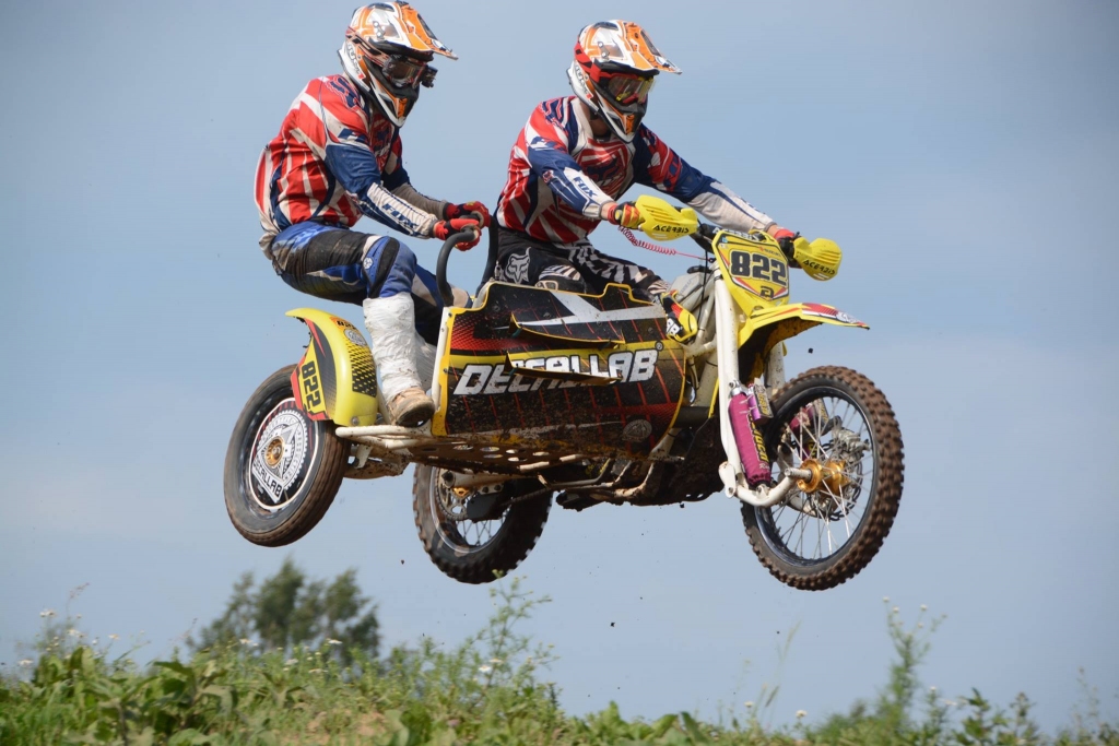 Vairim Latvijā vislabāk patīk “Baltā brieža” trase Viļakā, kas ir ļoti ātra. Igaunijā iecienītākā ir Kivioli trase.

Autors: no motobraucēju albuma