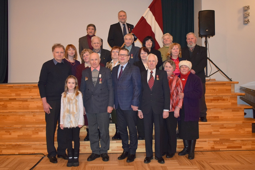 Lai neaizmirstu. Kokneses kultūras namā barikāžu piemiņas pasākumā “Un vienā valodā ugunskuri degs”. 
Autors: Līga Patmalniece