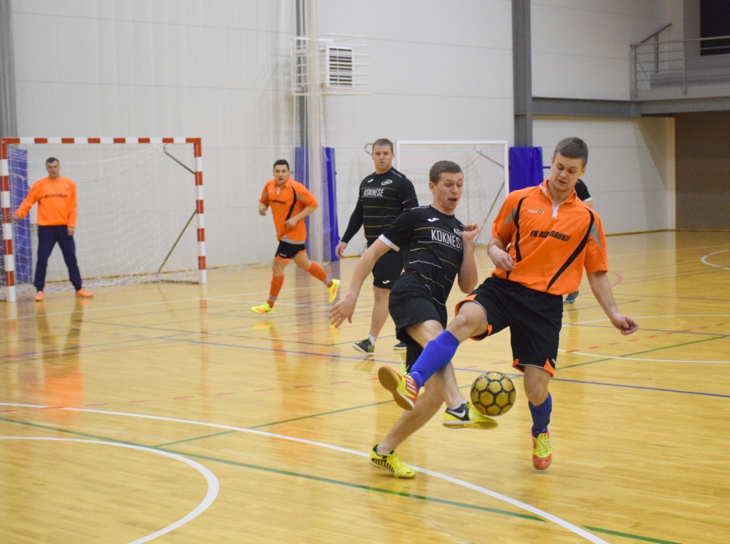 Sniegums labs, tomēr ar to nepietiek. Vienība “Step Trans” braši cīnījās. Lai gan vārtu gūšanas momentu bija daudz, tie netika realizēti, savukārt koknesieši savas iespējas garām nelaida.
Autors: Viesturs Kaktiņš