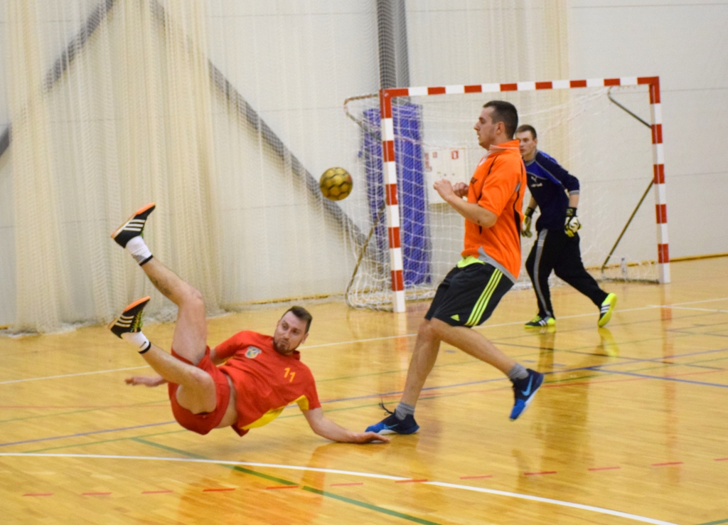 Vakara pirmais mačs, kurā skrīverieši uzvarēja, izvērtās emocijām un pārsteigumiem bagāts.
Autors: Viesturs Kaktiņš