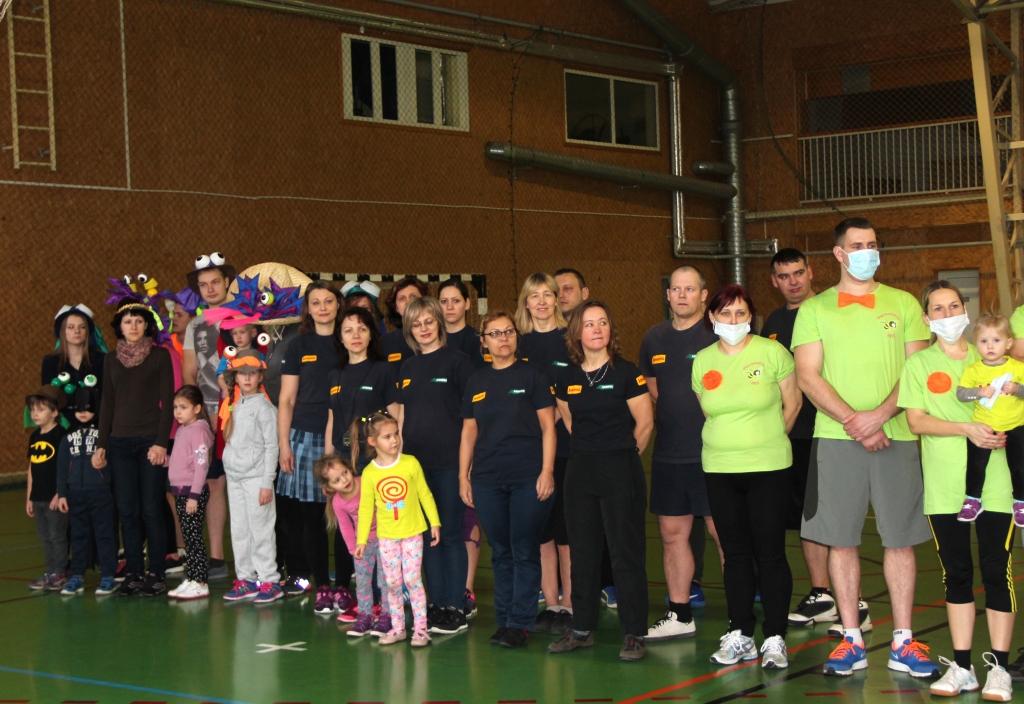 “Viens par visiem, visi par vienu!” — tāds bija amatierkolektīvu pirmo sporta spēļu moto.
Autors: Dace Svētiņa