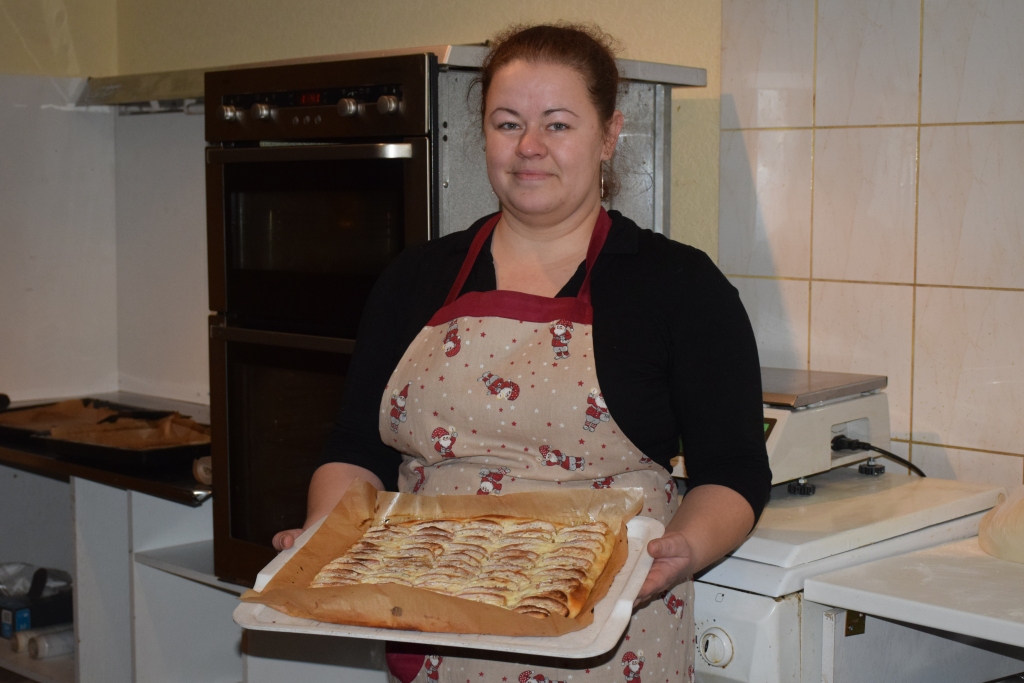 VEIKALA SAIMNIECE Aļesja Filozofoviča veikala ceptuvītē.
Autors: Līga Patmalniece