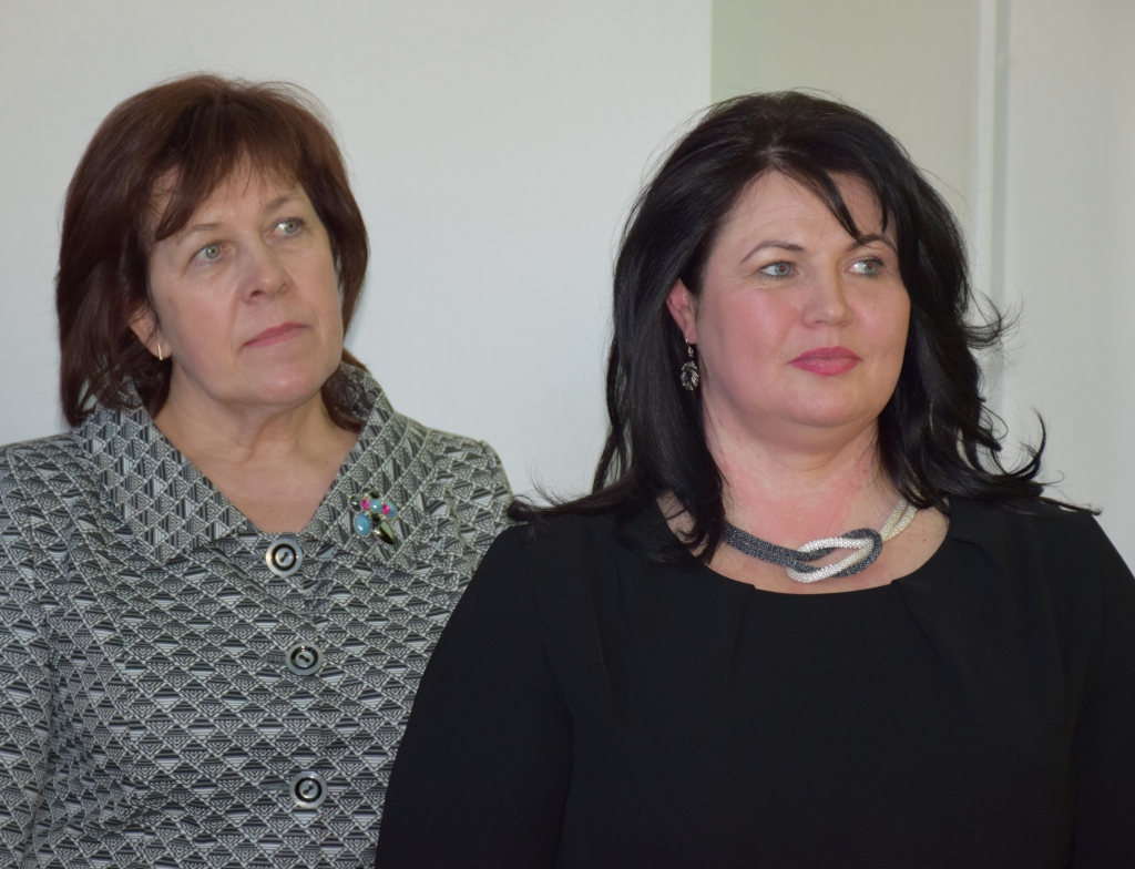 Jēkabpils biznesa inkubatora vecākā projektu vadītāja Zigrīda Mikāne (no kreisās) un vadītāja Jolanta Šūkamere atklāšanās dienā uzklausīja daudz laba vēlējumu un aicinājumu dot pamatīgu grūdienu uzņēmējdarbības attīstībai 11 sadarbības novados.
Autors: Guna Skaistkalne