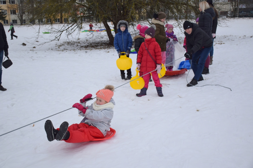 Ziemas dienā priecājas lieli un mazi.
Autors: Viesturs Kaktiņš