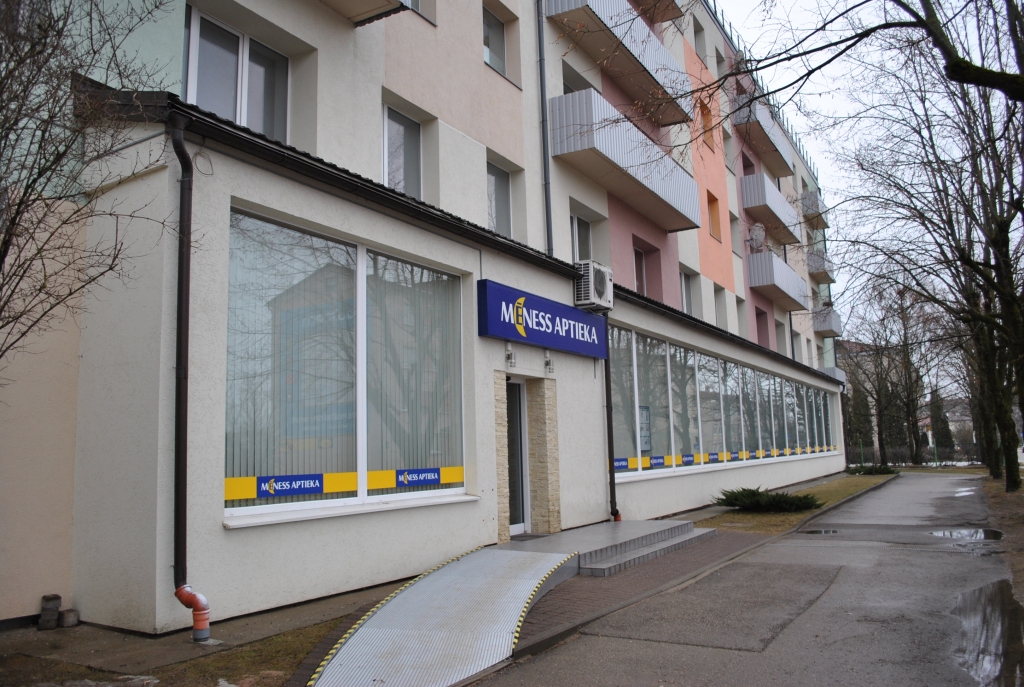 NOSAUKUMS PALIKS VĒSTURĒ. Tik daudzus gadus pierastā “Aizkraukles aptieka” nu kļuvusi par “Mēness aptieku”.
Autors: Guna Mikasenoka