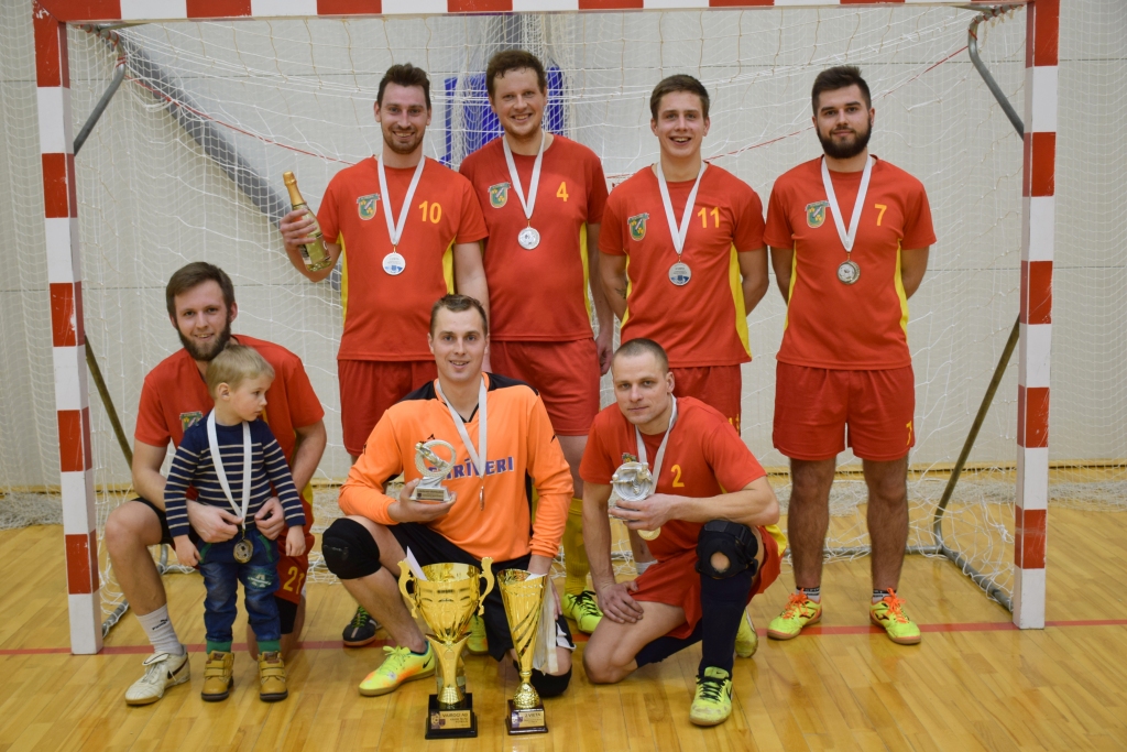 Panākumiem bagāta sezona. Skrīveru futbolisti kļuva par regulārā čempionāta sudraba godalgu ieguvējiem, izcīnīja “Vairogu AB” kausu, un divi komandas spēlētāji ieguva individuālās balvas.