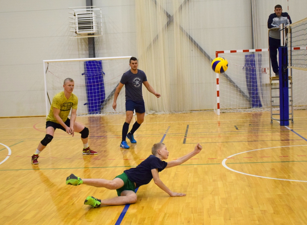 Pirmie savā apakšgrupā. Vecbebru volejbolisti savā grupā izcīnīja pirmo vietu un nu gatavojas finālmačiem.
Autors: Viesturs Kaktiņš