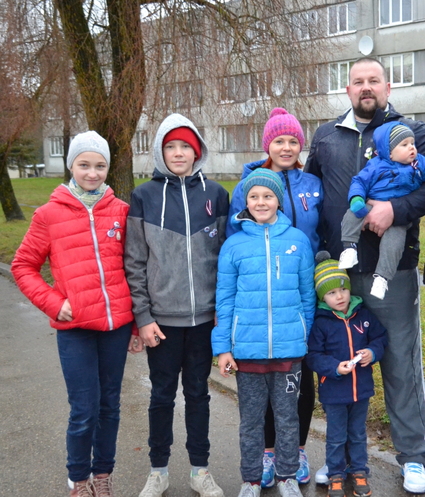 Dace Kalnozola kopā ar ģimeni lāpu skrējienā apkārt Jaunjelgavas novadam 2015. gadā.
Autors: no “Staburaga” arhīva