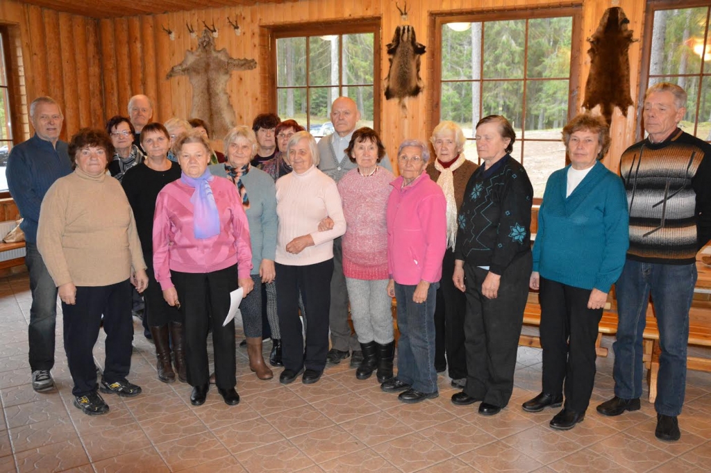 KOPĀ AKTĪVI. Projekta “Senioru veselīga dzīvesveida skola” aktivitātēs aiviekstieši iesaistīja daudzus. No kreisās — Anna Jukša.
Autors: no “Staburaga” arhīva