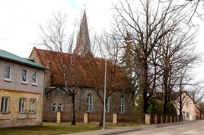 Atjaunos jumtu. Vairākus projektus iesniegušas novada evaņģēliski luteriskās draudzes. Pļaviņieši vēlas atjaunot baznīcas jumta konstrukciju.
Autors: no “Staburaga” arhīva