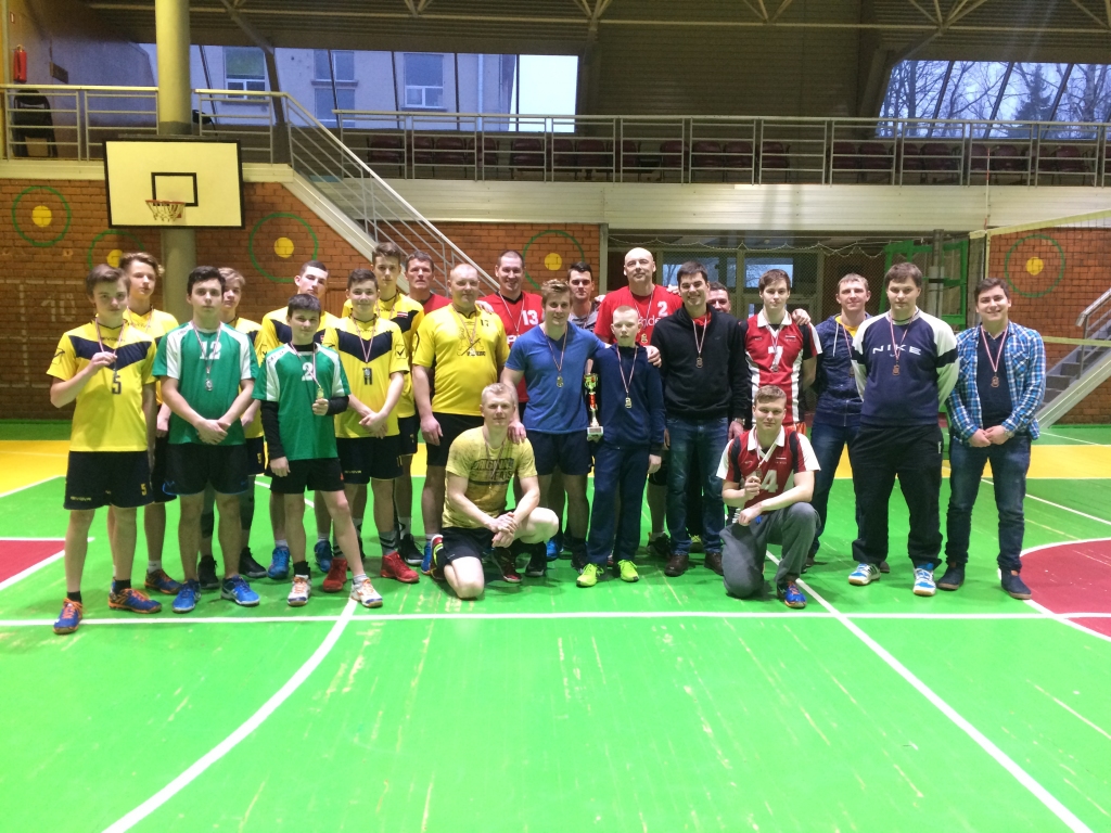 Jūlija Treiģa piemiņas kausa godalgoto vietu ieguvēji volejbolā vīriešiem.
Autors: Imants Silavs