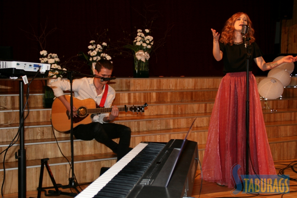 ANNA KRISTA OSTROVSKA dziedās konkursa “Ghetto faktors” pusfinālā. Ar savu balsi viņa nesen iepriecināja klausītājus pasākumā Jaunjelgavas kultūras namā.
Autors: no “Staburaga” arhīva