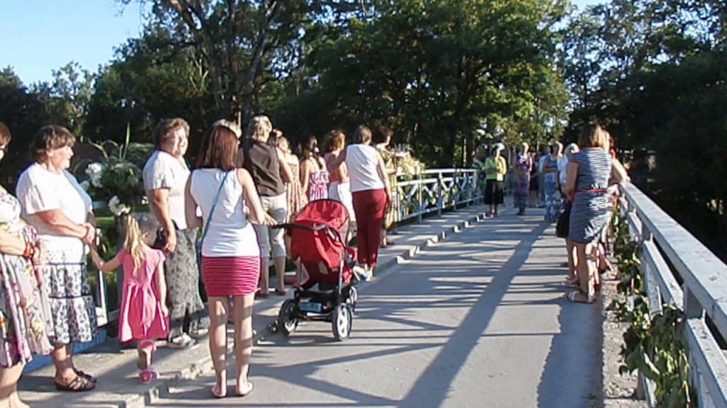 Mazzalves pagastā budžeta nauda atvēlēta arī nu jau par tradīciju kļuvušajiem Marijas tilta svētkiem.
Autors: no “Staburaga” arhīva