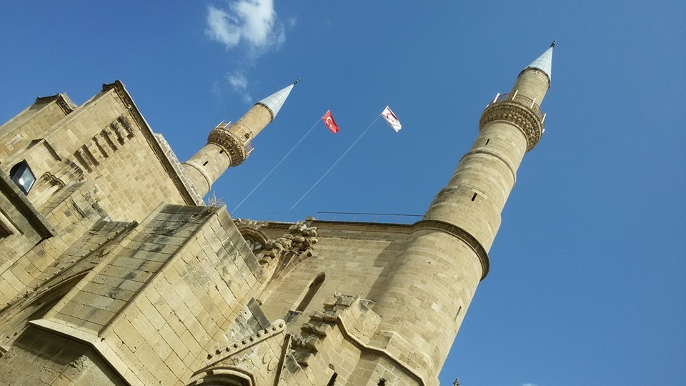 Nikosija ir vienīgā galvaspilsēta pasaulē, kas sadalīta divās daļās ar sienu starp tām.
Autors: no ceļotāju albuma