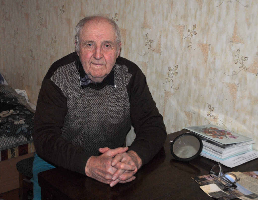 Pieminot notikušo. “Agrāk katru gadu braucāma uz Balviem, nolikām ziedus pie stacijas piemiņas akmens,” stāsta Druvvalds Saulītis.