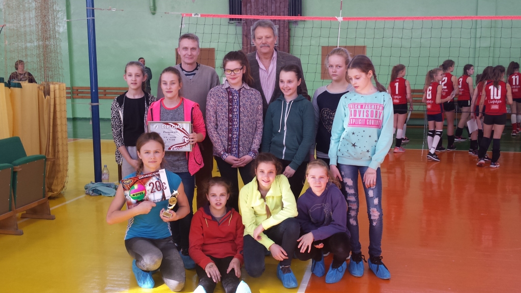 Augsts sasniegums. Aizkraukles novada sporta skolas Imanta Silava trenētās volejbolistes Latvijas čempionāta finālspēles aizvadīja augstā līmenī, izcīnot piekto vietu valstī.
Autors: no komandas