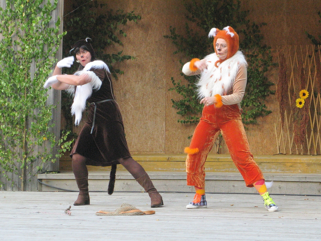 Kreisā krasta tandēms. “Kā vakara vadītāji ir daudzi, bet, lai speciāli gatavotu humora pilnu priekšnesumu, līdz šim tādu neesam sastapuši.”
Autors: no Rudītes Nāzares albuma