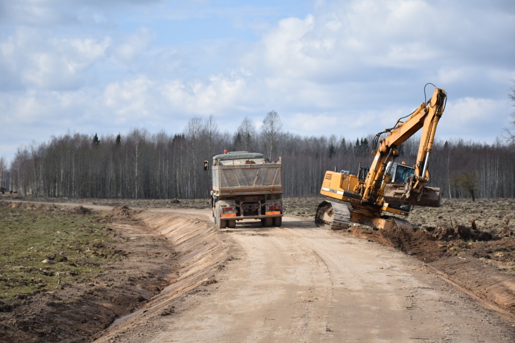 Atjaunošanas darbi vienā no ceļa posmiem Bebru pagastā.
Autors: Imants Kaziļuns