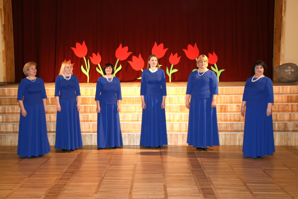 “MiLaRe” no Staburaga var lepoties ar pirmās pakāpes godalgu, kolektīvā dzied arī tā vadītāja Diāna Kadiša (pirmā no kreisās).
Autors: Edvīns Boķis