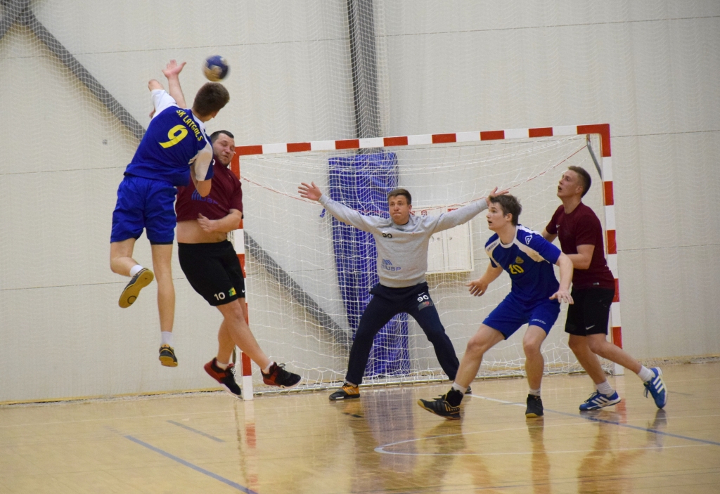 Labākā aizsardzība — uzbrukums. Vienība “Skrīveri/Aizkraukle” aizraujošā pusfināla spēlē izcīnīja uzvaru un tagad gatavojas cīņai par zelta medaļām.
Autors: Viesturs Kaktiņš