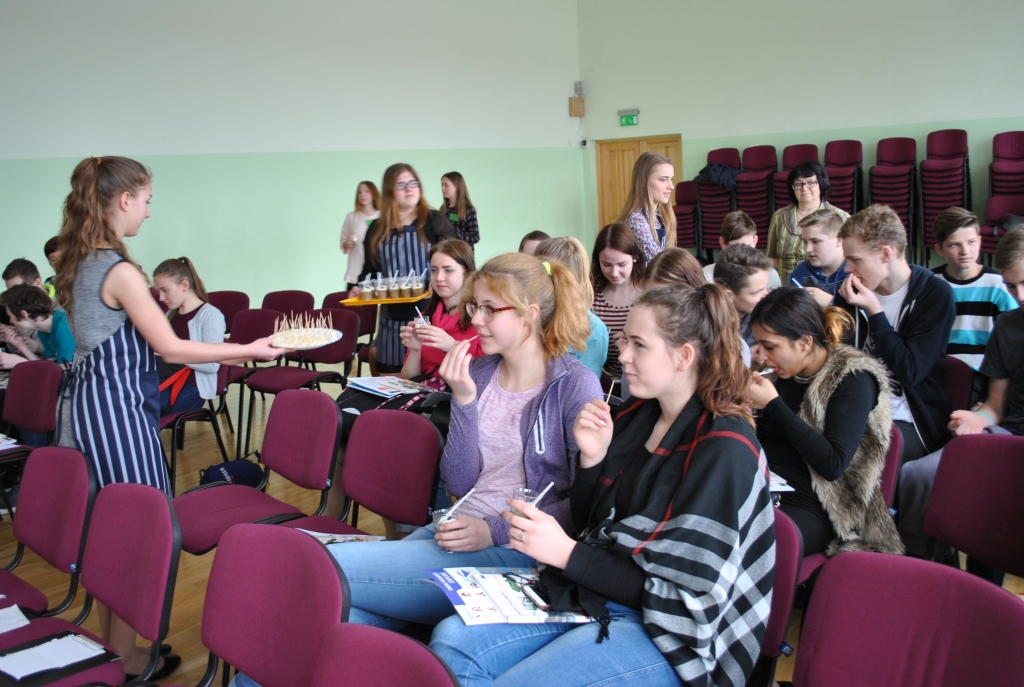 GARŠĪGI? Skolēni degustē ēdienus ar mazāk zināmām sastāvdaļām.
Autors: Sandra Pumpure