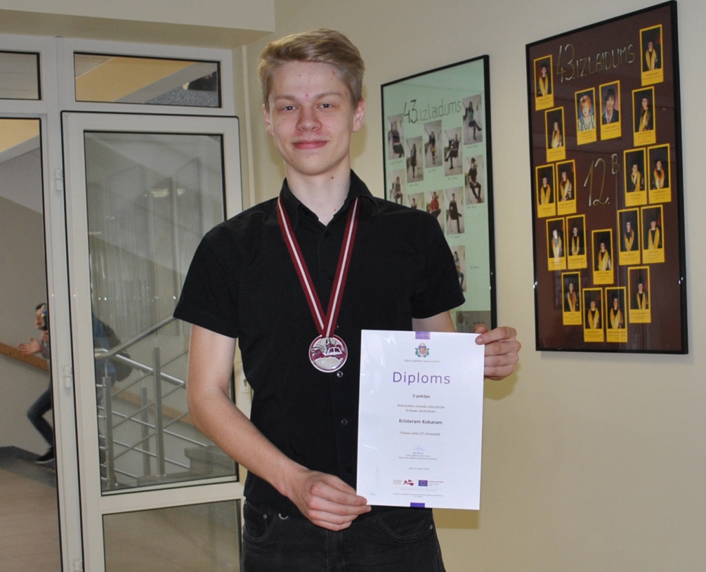 Kristers Kokars ir gandarīts par iegūto otro vietu fizikas valsts olimpiādē un atzīst, ka tā nebija viegla. Tai sagatavoties palīdzēja fizikas skolotāji Valērijs Kuzņecovs un Ludmila Belogrudova.