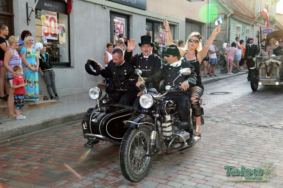 Pagājušajā gadā kupls pulks skursteņslauķu piedalījās pilsētas svētku gājienā Talsos.
Autors: Dainis Kārkluvalks (“Talsus Vēstis”)