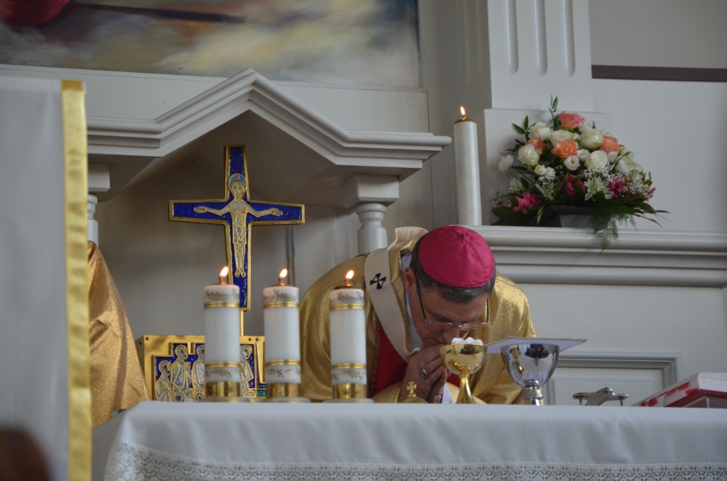 Svētās vakariņas. Svētajā Misē Kristus mums dāvā sevi pašu kā ēdienu, precīzāk, kā ēdienu un dzērienu, tādējādi dodot mums savu Miesu un Asinis.
Autors: no “Staburaga” arhīva