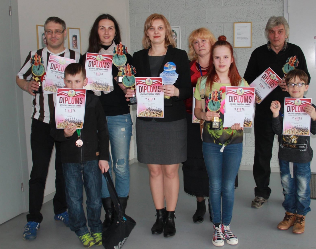 Aizkraukles pilsētas 50. gadadienai veltītā šaha turnīra uzvarētāji.
Autors: Anita Luckāne