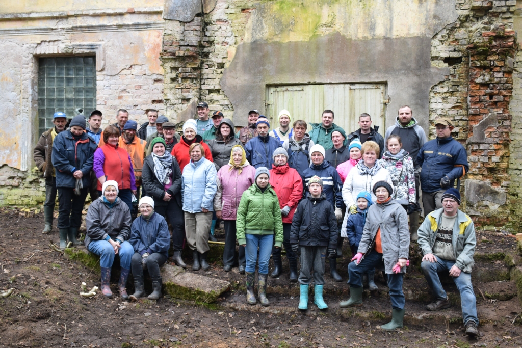 Talcinieki. Pēc Lielās talkas kopīgs foto piemiņai.
Autors: Imants Kaziļuns