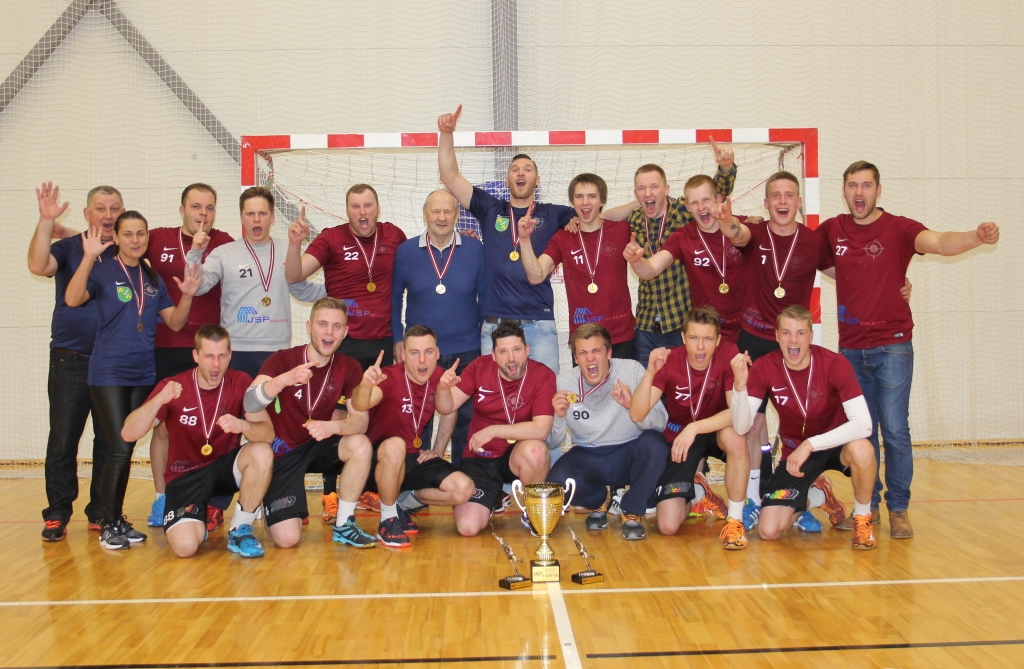 “Un tagad vienu jautro bildi!” Vienība “Skrīveri/Aizkraukle” Latvijas čempionāta pirmās līgas handbola čempionātā triumfē otro gadu pēc kārtas.
Autors: Viesturs Kaktiņš