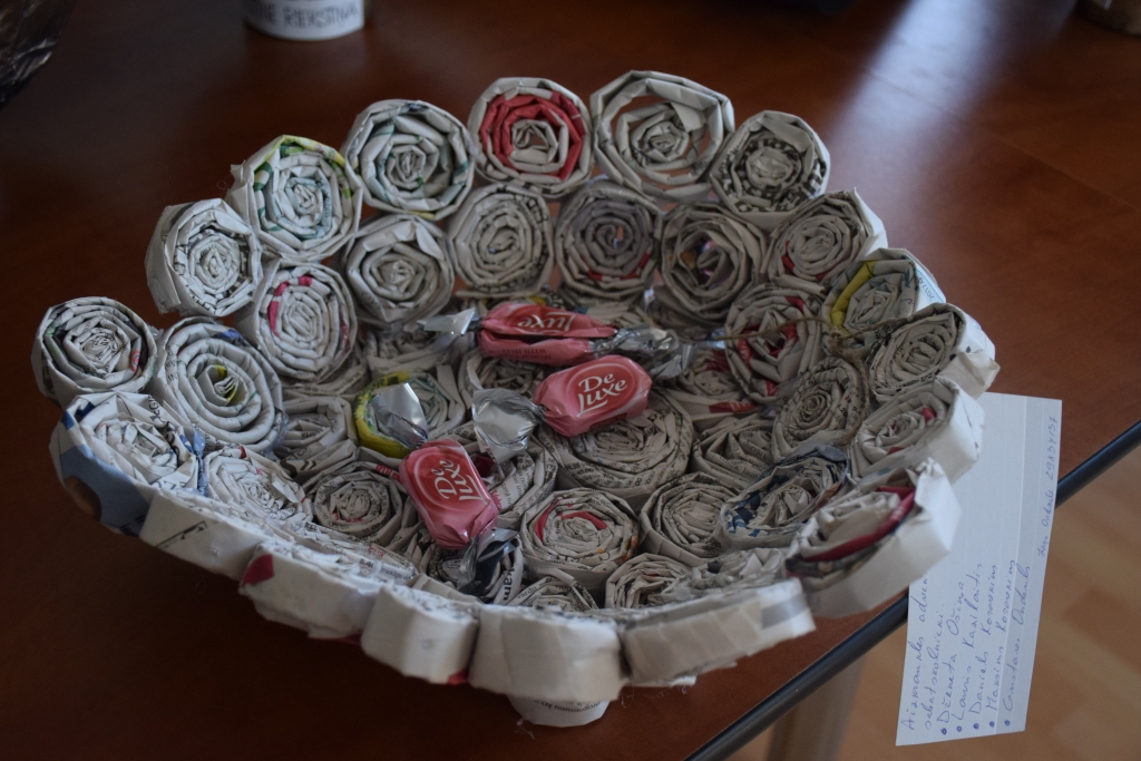 saldumu trauku darinājusi bērnu komanda no Aizkraukles adventistu draudzes Līgas Ondzules vadībā.