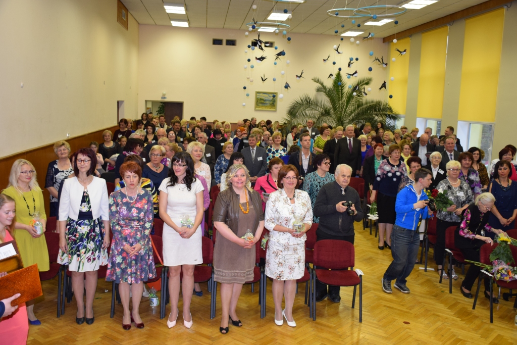 SKOLAS HIMNU dzied Jaunjelgavas vidusskolas audzēkņi un visi, kuri bijuši saistīti ar šo skolu.
Autors: Elita Brovacka