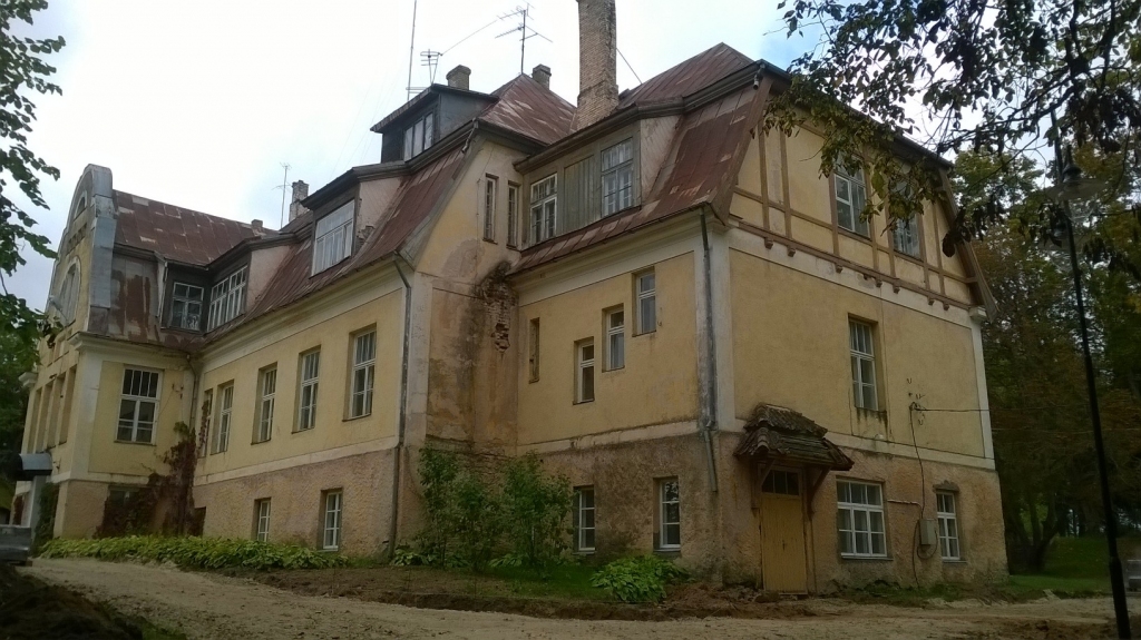 Lai Vecbebru muižā visu sakārtotu, vajag miljonus. “Galvenajai ēkai jāmaina jumts, logi, apkures sistēma, elektroinstalācija, kanalizācija un veicami citi darbi,” piebilst I. Klaužs.
Autors: no “Staburaga” arhīva