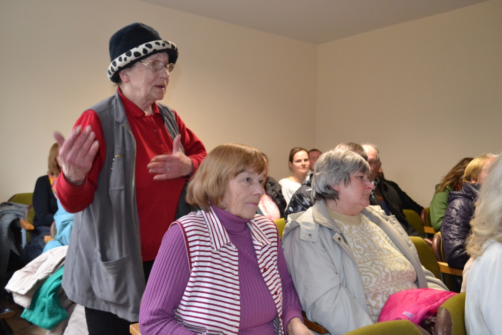 Iedzīvotāji, tiekoties ar Bebru pagasta pārvaldes un Kokneses novada domes darbiniekiem, aktīvi uzdeva jautājumus un diskutēja par pagasta ļaužu vajadzībām un interesēm.
Autors: Guna Skaistkalne