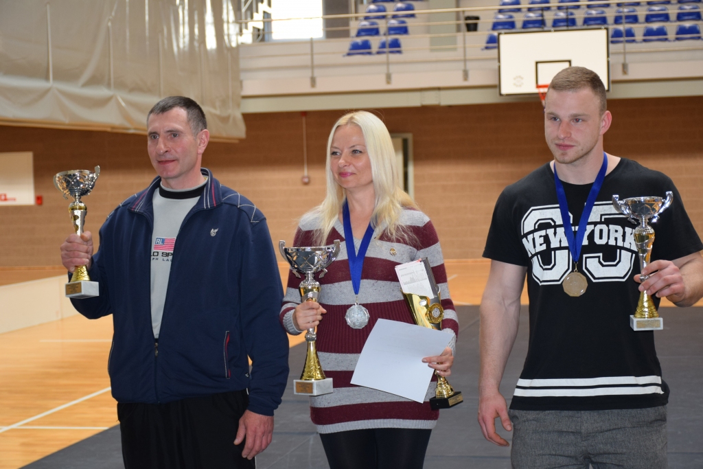 Aizkraukles komandas sportisti — labākie! Komandu kopvērtējumā uzvaras kausu saņēma Natālija Lapuha, kura savā svara kategorijā un absolūtajā sieviešu kopvērtējumā ieguva otro vietu.
Autors: Viesturs Kaktiņš