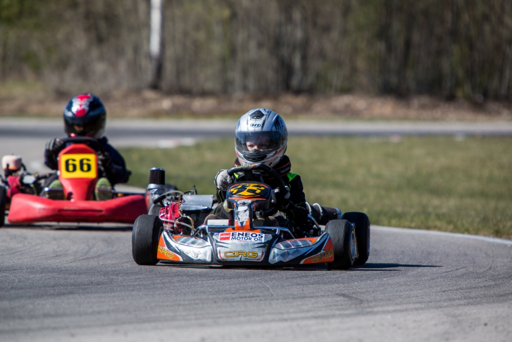 Kārlis Bricis Madonas kartinga trasē atklāj “Pro-Kart” kausa 1. posma sacesnības.
Autors: Mārtiņš Jankovskis (www.prokart.lv)