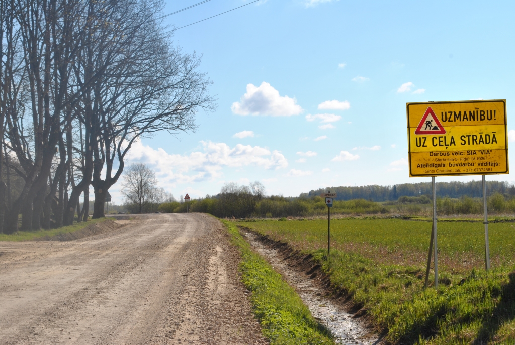GRANTS CEĻU PĀRBŪVE sākta visos Jaunjelgavas novada pagastos. Secē intensīvi darbi rit uz ceļa Sece—Boķi.
Autors: Elita Brovacka