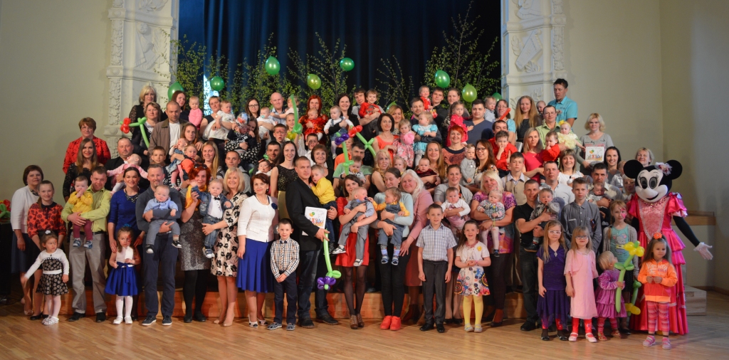 Pļaviņu novada dzimtsarakstu nodaļas veidotais pasākums “Esi gaidīts, mazais Pļaviņu novadniek!”, kas notika Mātes dienā, kā allaž, bija skaists un plaši apmeklēts.
Autors: Līva Kotina