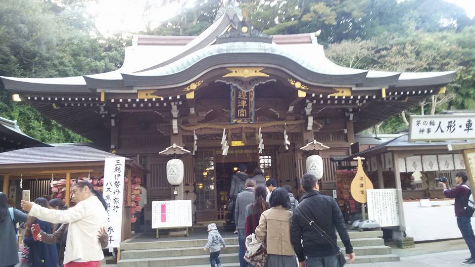 ENOŠIMA ir kā sala, bet ar visiem tempļiem, torņiem un apskates objek­tiem.
Autors: no ceļotāju albuma