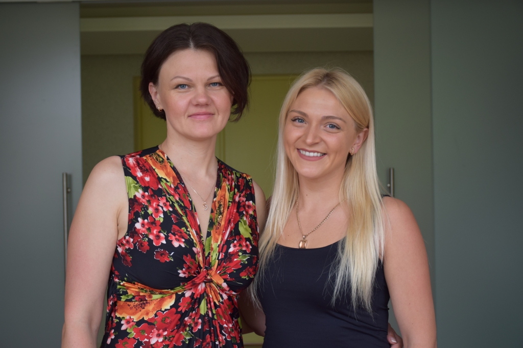 JAUNĀS SPECIĀLISTES. Uzņēmējdarbības speciāliste Baiba Kellere (no kreisās) vadīs Aizkraukles Uzņēmējdarbības centru un sniegs konsultācijas gan Aizkraukles, gan apkārtējo novadu uzņēmējiem, savukārt projektu koordinatore Valērija Noreika strādās projektu dokumentācijas  izveidošanā un projektu uzraudzībā.
Autors: Guna Mikasenoka