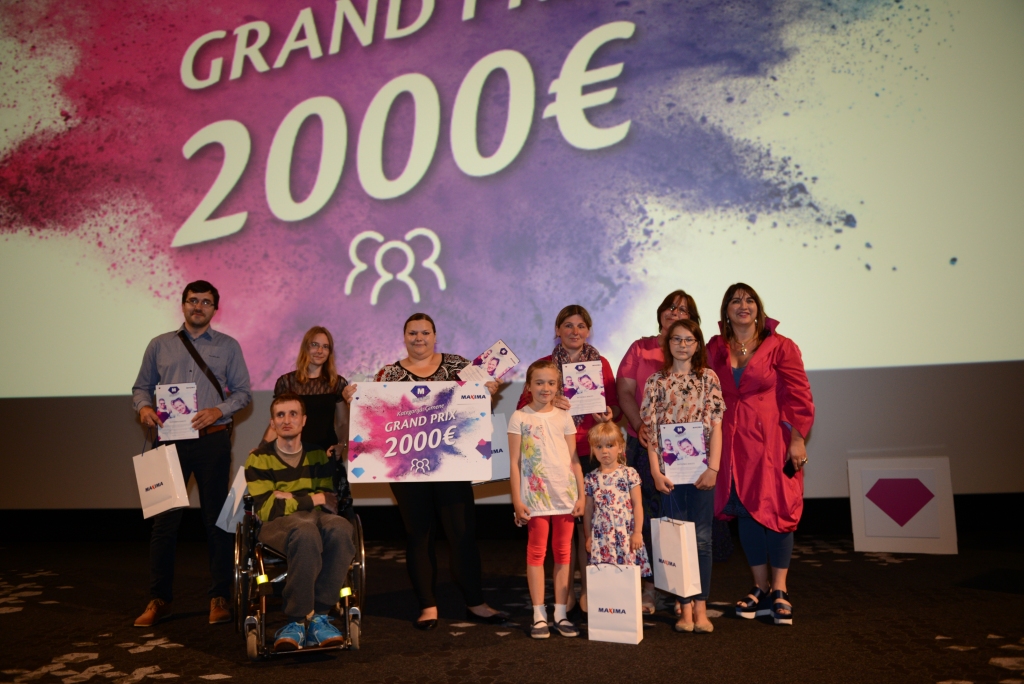 SIA “Maxima Latvija” rīkotajā konkursā mazzalviete Inna Turoka (ceturtā no kreisās) ieguva galveno balvu kategorijā “Ģimene”.
Autors: no “Maxima Latvija”