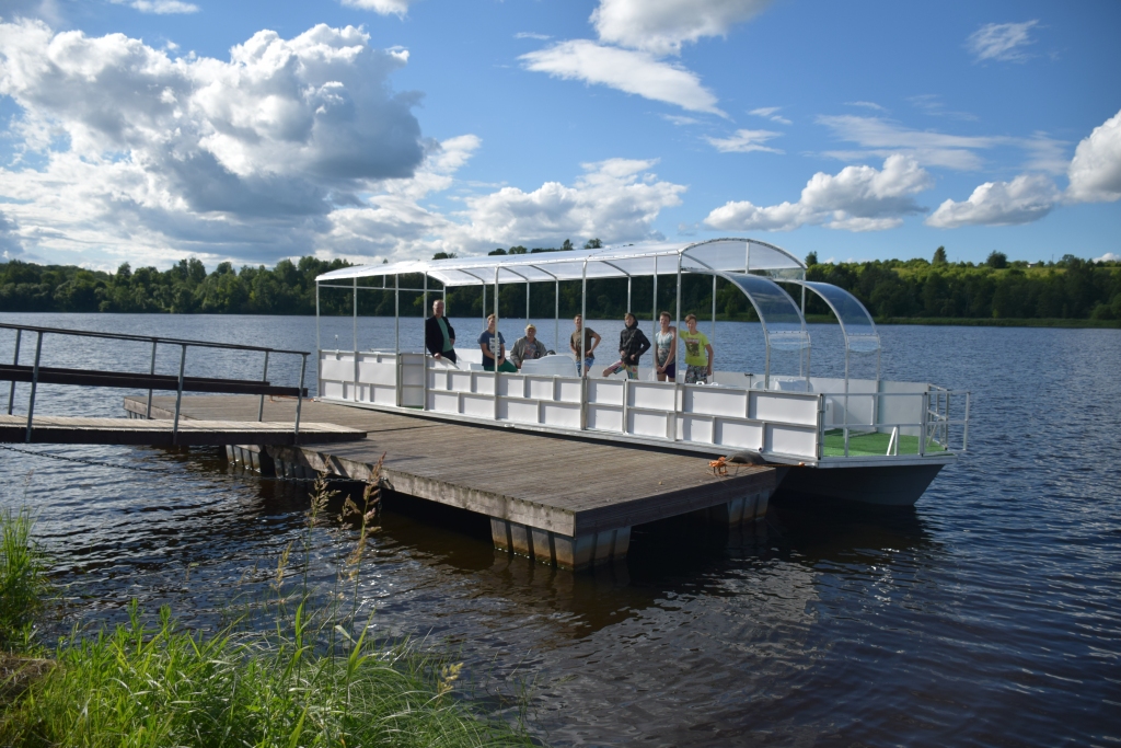 Gatava braucienam. Laiva “Balta Kaza” pēc pieprasījuma nogādās pasažierus pretējā krastā.
Autors: Imants Kaziļuns