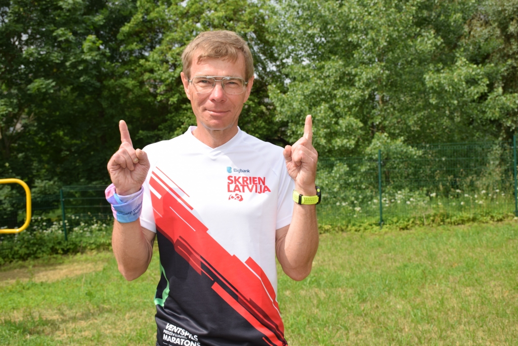 Normunds Laucis — pasaules čempions! “Gribu būt pirmais un sveiciens visām bitēm, jo man ļoti garšo medus!” tā pirms došanās uz Belfāstu sacīja Normunds Laucis.
Autors: Guna Mikasenoka